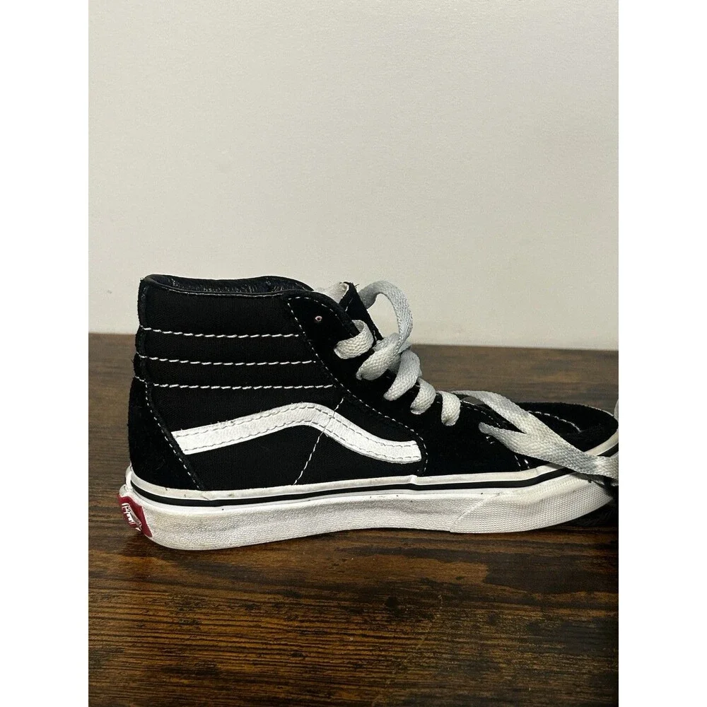 VANS Sk8-Hi Sneakers Black with A White Side Stripe High-top Kids Size 1 Youth